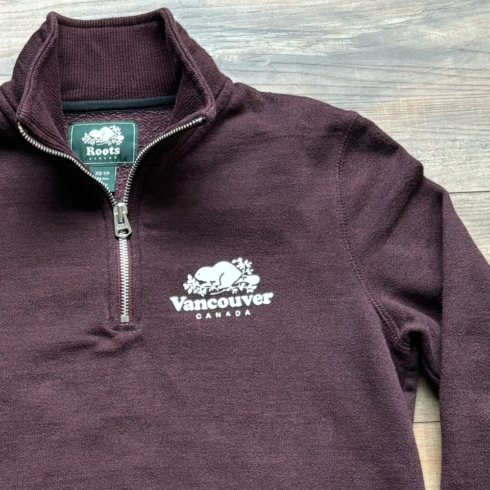 Roots Canada Vancouver Women’s XS 1/4 Zip Burgundy Beaver Graphic Sweatshirt
